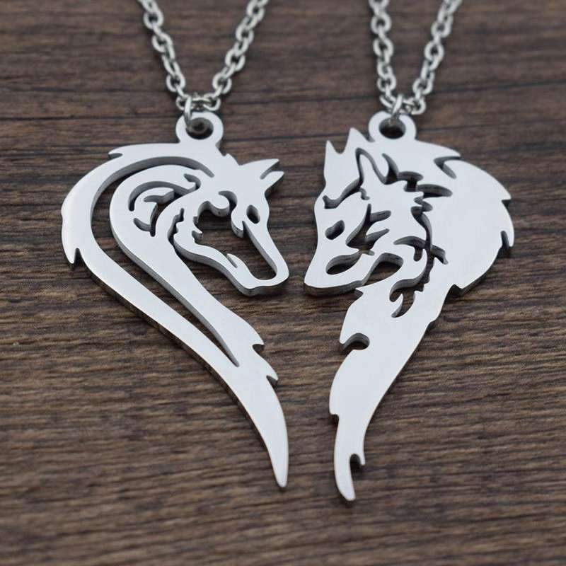 COLLIER LOUP PENDENTIF AMOUR (ACIER)