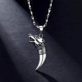 Collier avec un loup