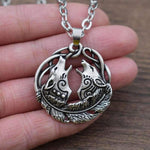 collier pendentif loup hurlant