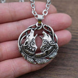 collier pendentif loup hurlant