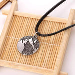 collier pendentif loup montagne